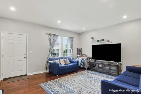 422 West Savoy Drive Round Lake IL 60073