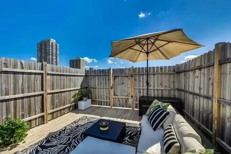 2101 North Hudson Avenue Chicago IL 60614