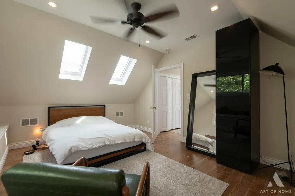 2821 North Springfield Avenue Chicago IL 60618