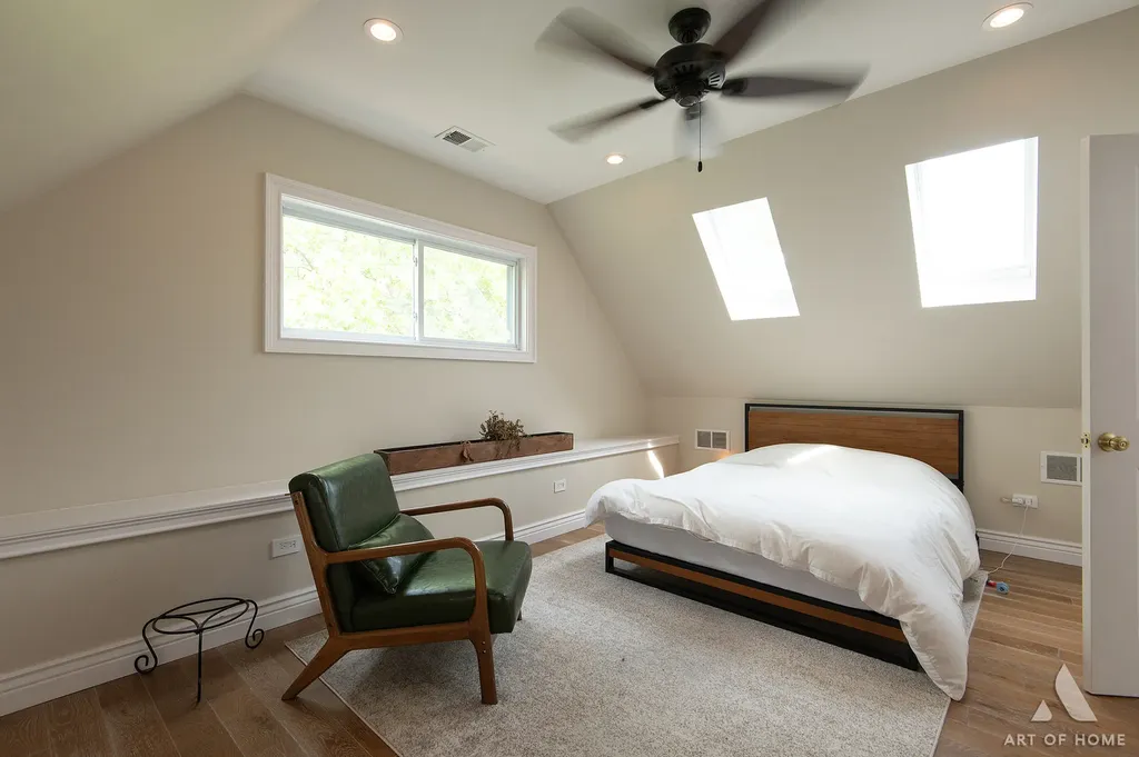 2821 North Springfield Avenue Chicago IL 60618