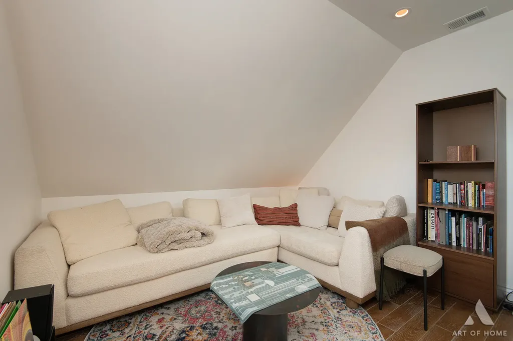 2821 North Springfield Avenue Chicago IL 60618
