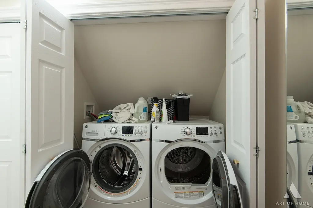 2821 North Springfield Avenue Chicago IL 60618