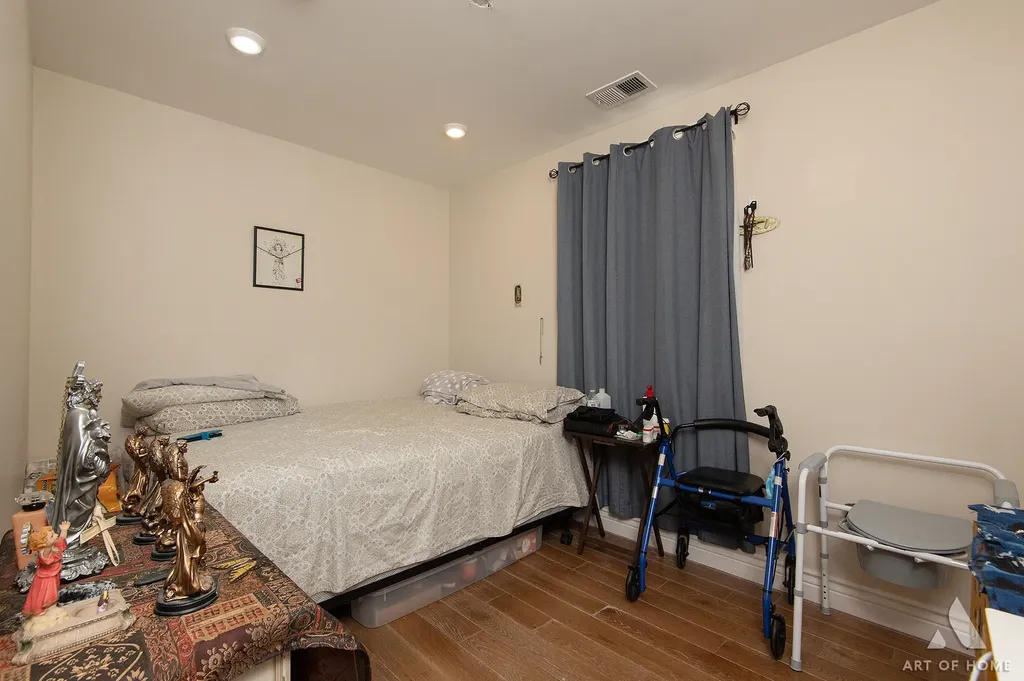 2821 North Springfield Avenue Chicago IL 60618