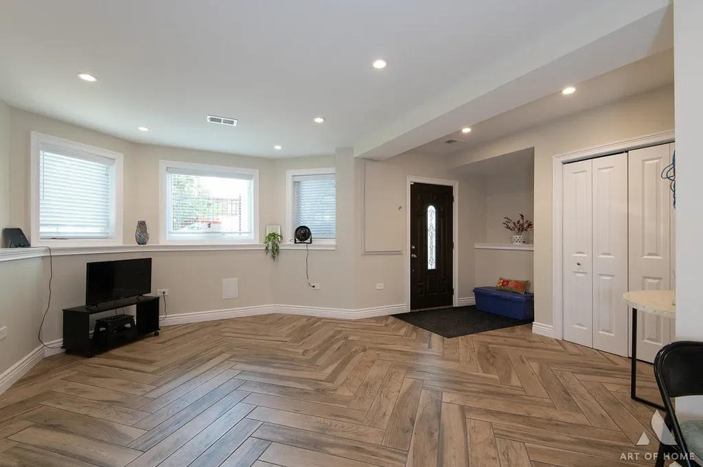 2821 North Springfield Avenue Chicago IL 60618