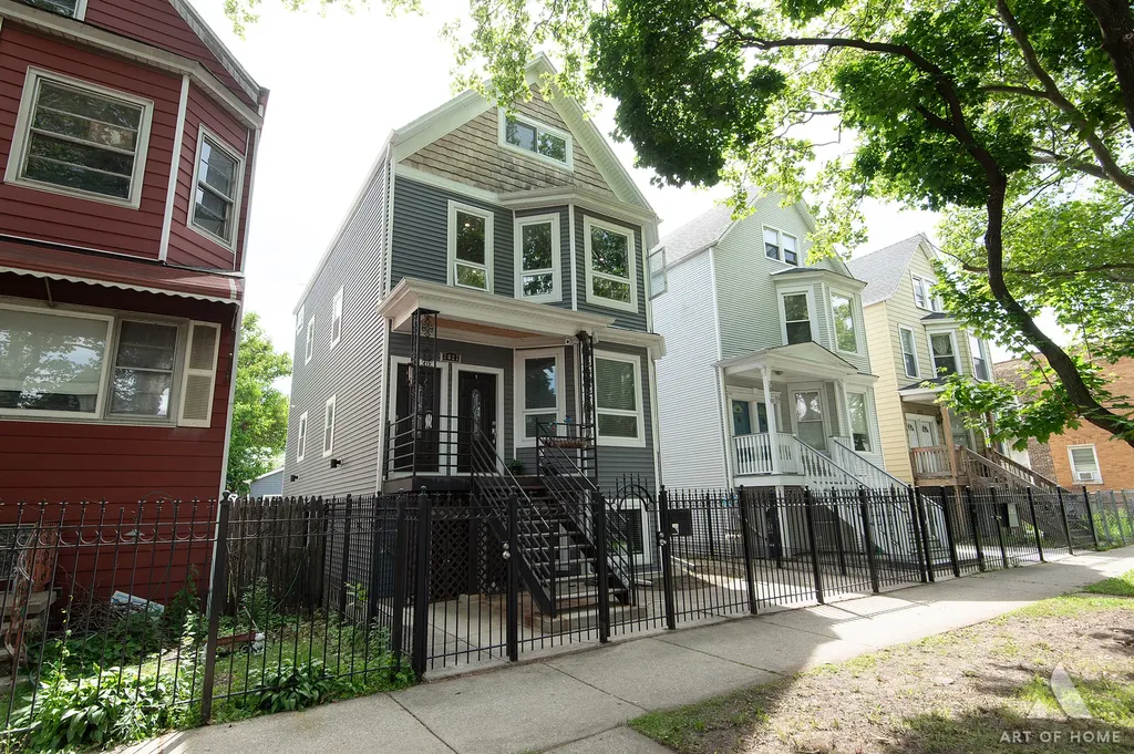 2821 North Springfield Avenue Chicago IL 60618