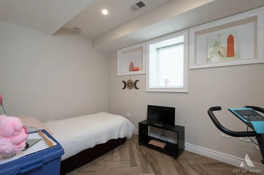 2821 North Springfield Avenue Chicago IL 60618