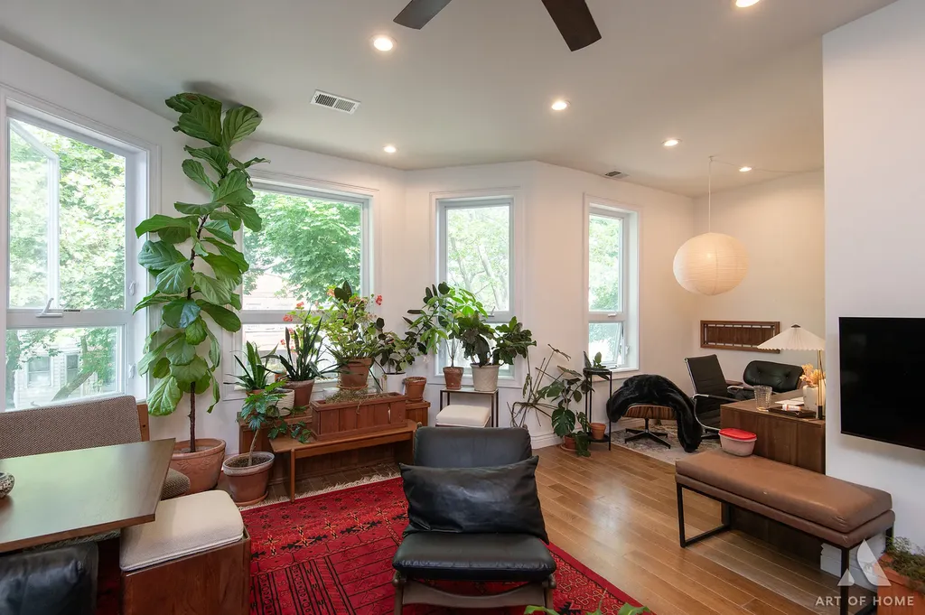 2821 North Springfield Avenue Chicago IL 60618