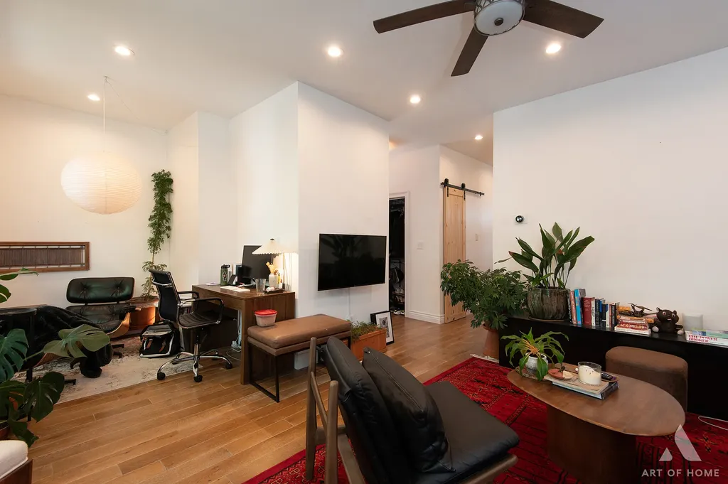 2821 North Springfield Avenue Chicago IL 60618