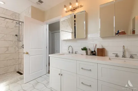 2821 North Springfield Avenue Chicago IL 60618
