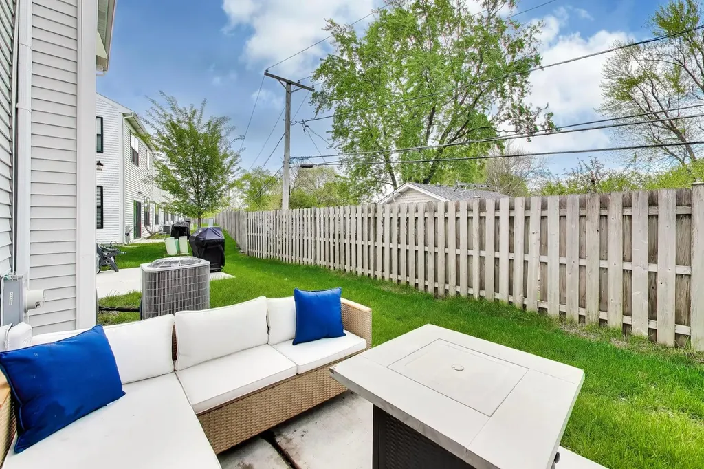 2539 Geranium Way Rolling Meadows IL 60008