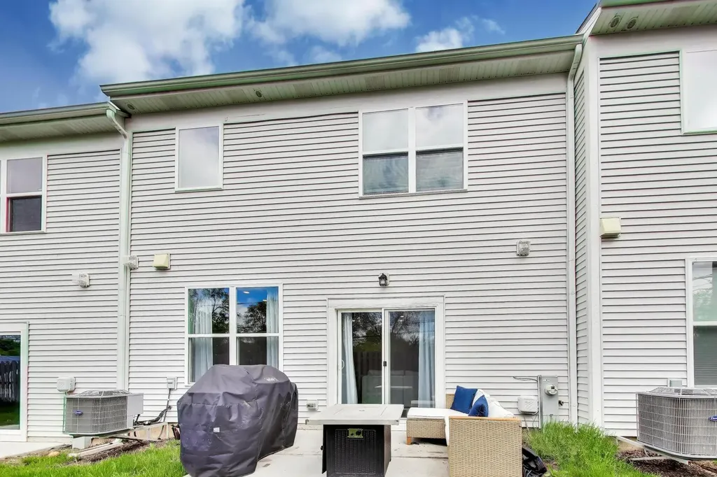 2539 Geranium Way Rolling Meadows IL 60008