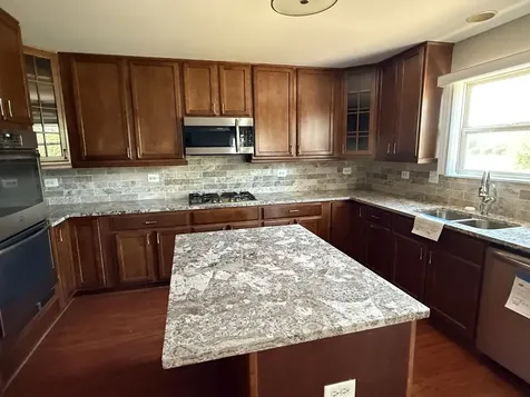 2337 Queensbridge Drive Lynwood IL 60411