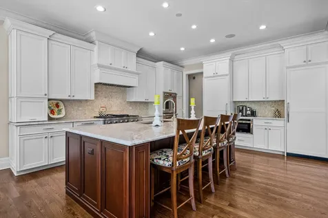 1150 West Keswick Lane W Lake Forest IL 60045