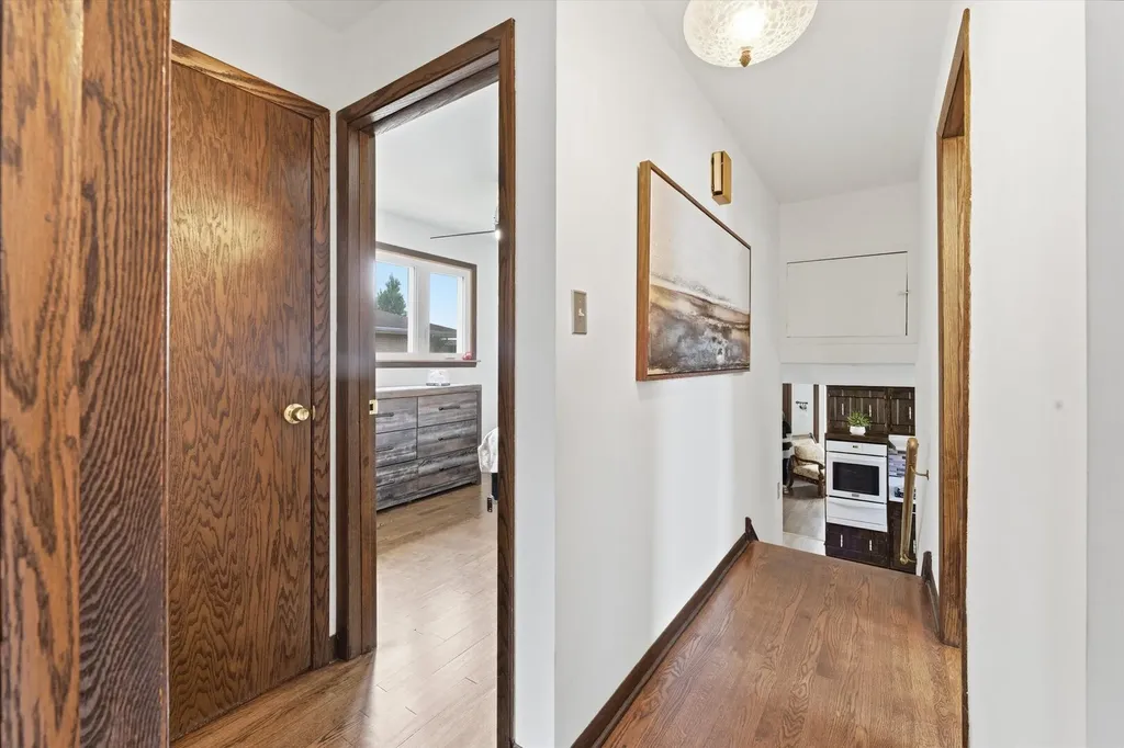 5253 South Moody Avenue Chicago IL 60638