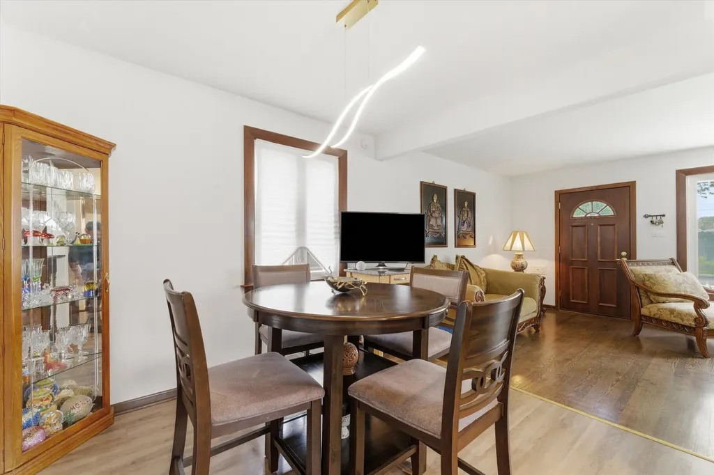 5253 South Moody Avenue Chicago IL 60638