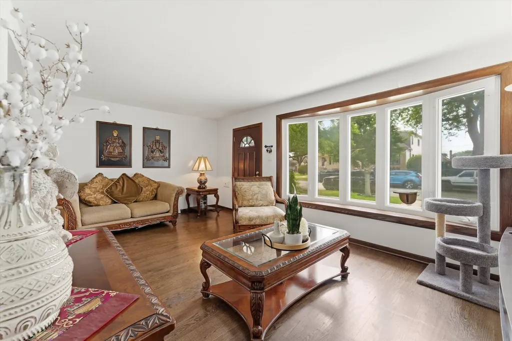 5253 South Moody Avenue Chicago IL 60638