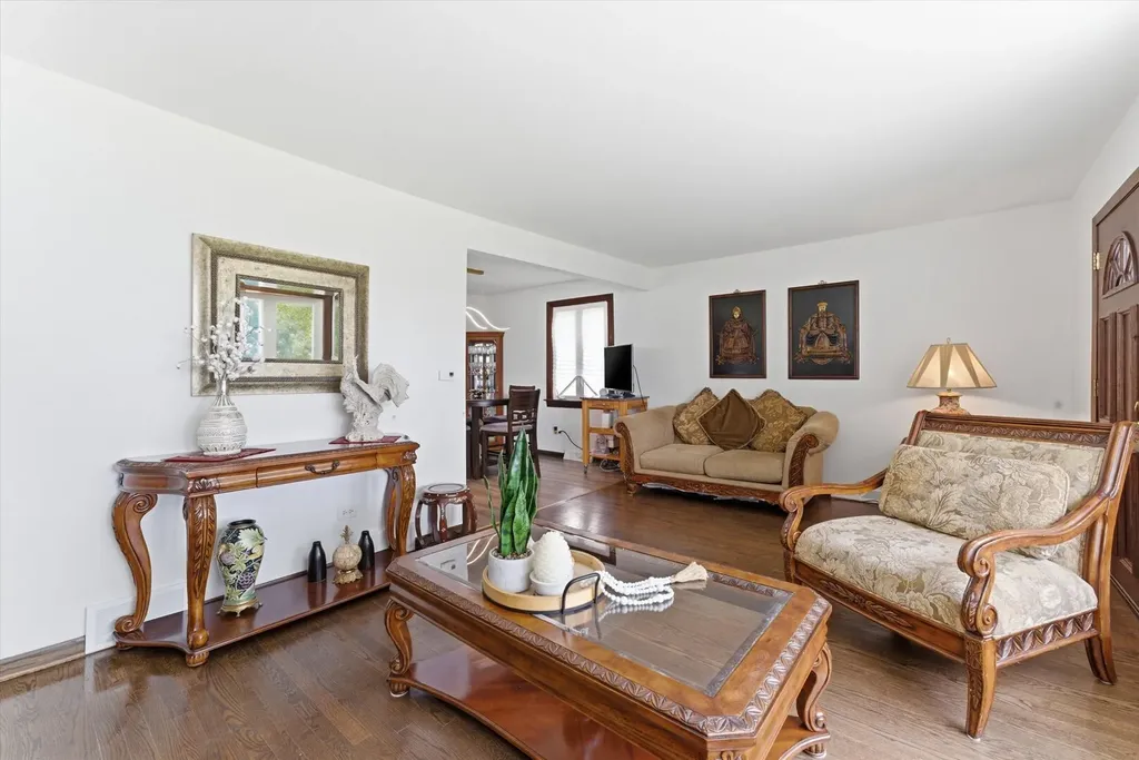 5253 South Moody Avenue Chicago IL 60638