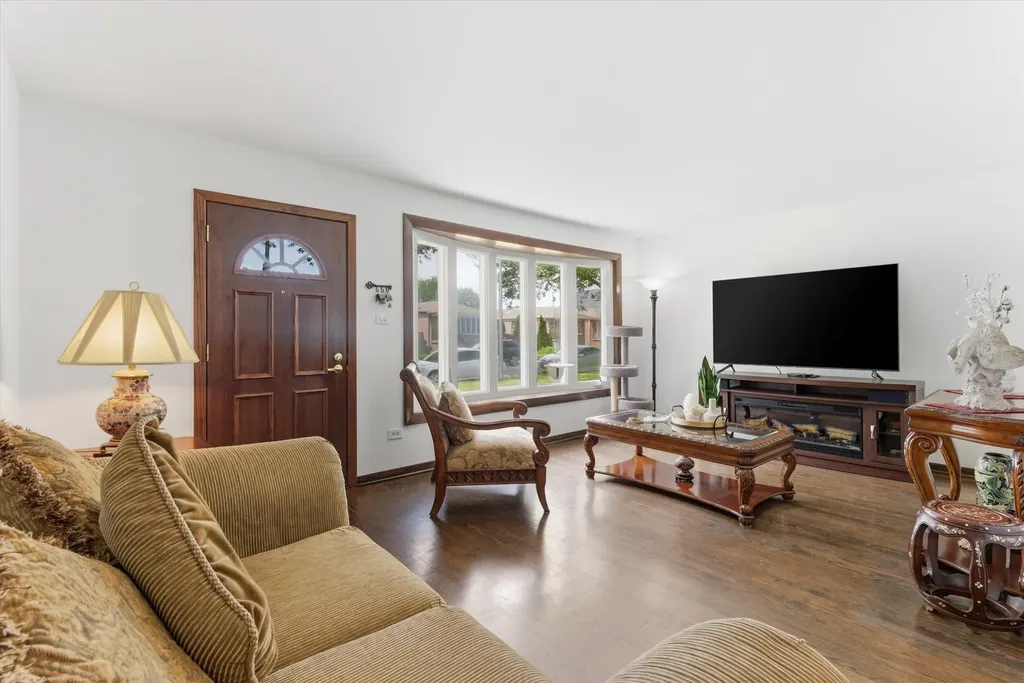 5253 South Moody Avenue Chicago IL 60638