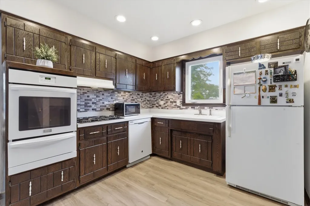 5253 South Moody Avenue Chicago IL 60638