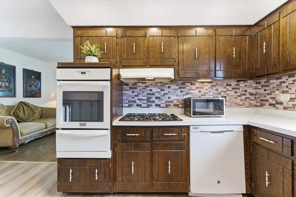 5253 South Moody Avenue Chicago IL 60638