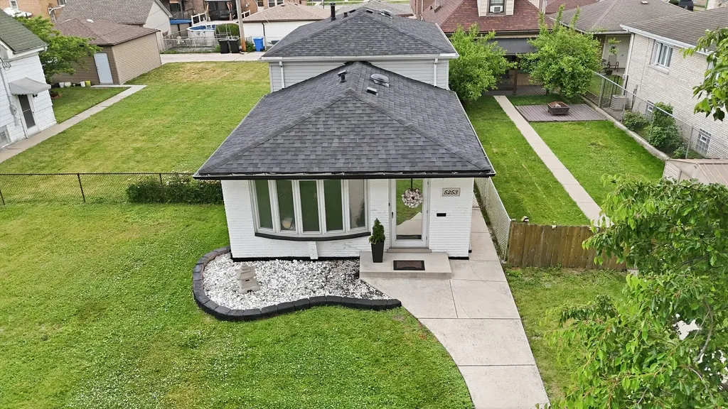 5253 South Moody Avenue Chicago IL 60638