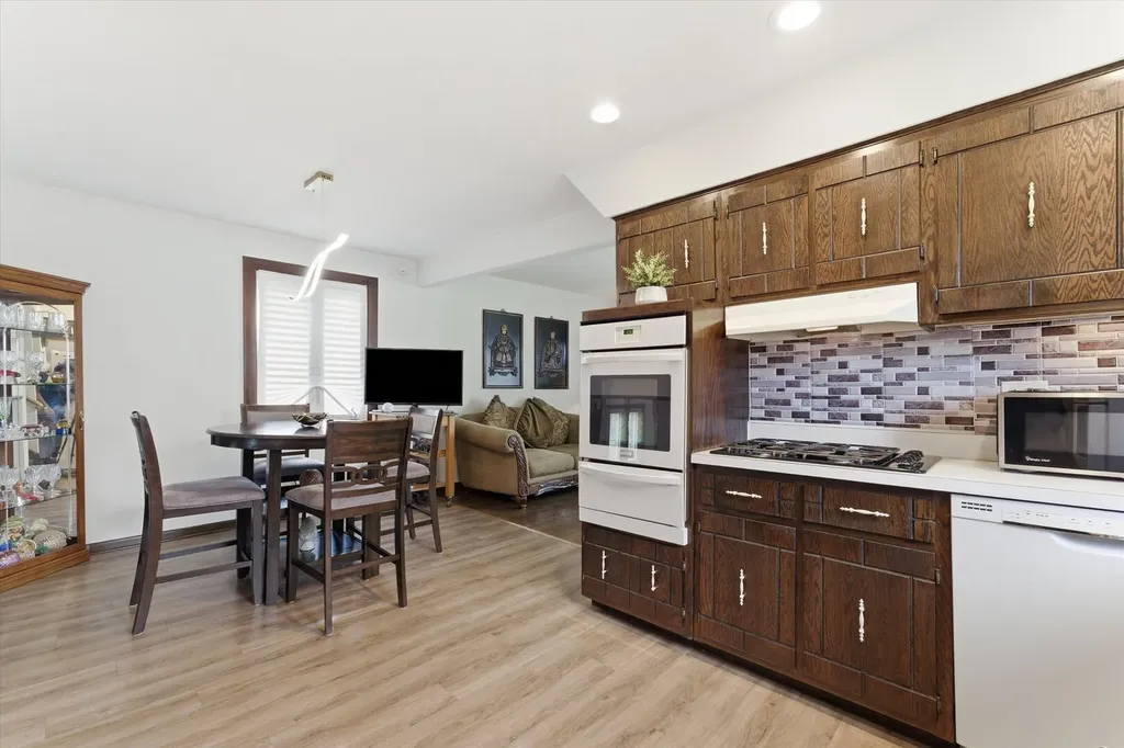 5253 South Moody Avenue Chicago IL 60638
