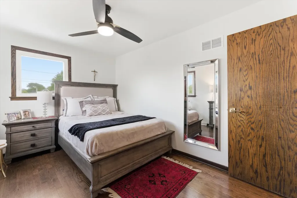 5253 South Moody Avenue Chicago IL 60638