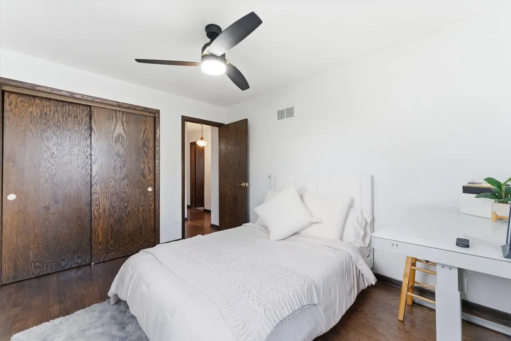 5253 South Moody Avenue Chicago IL 60638