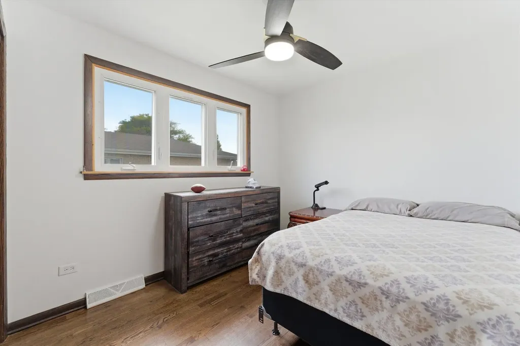 5253 South Moody Avenue Chicago IL 60638