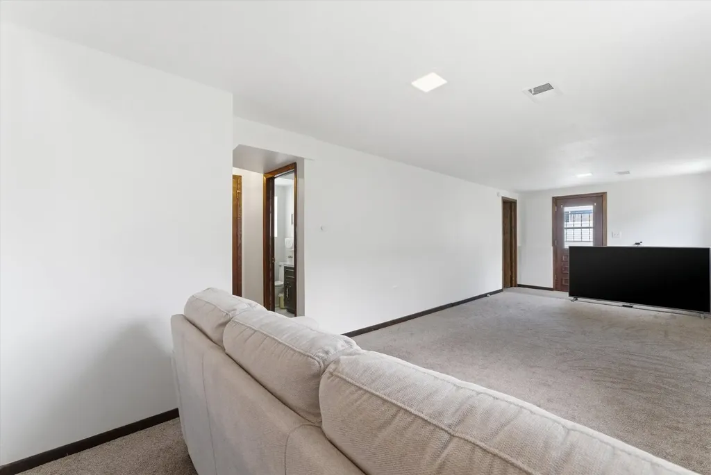 5253 South Moody Avenue Chicago IL 60638