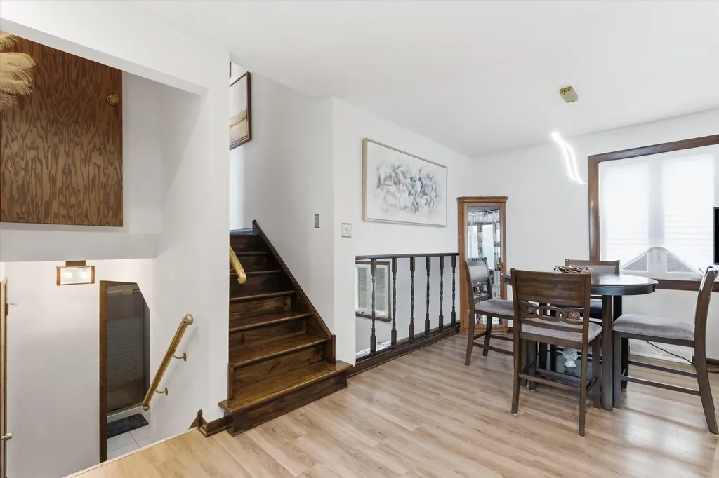 5253 South Moody Avenue Chicago IL 60638