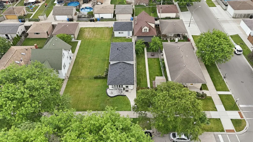 5253 South Moody Avenue Chicago IL 60638