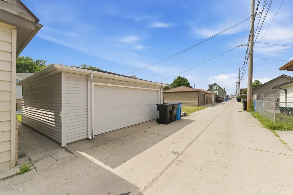 5253 South Moody Avenue Chicago IL 60638