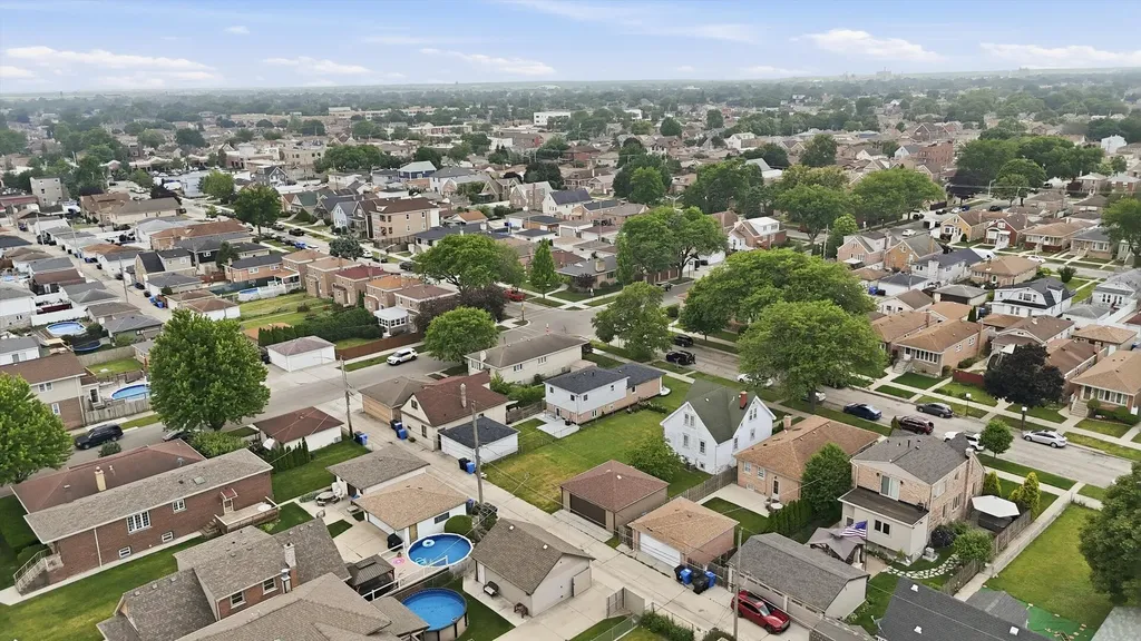 5253 South Moody Avenue Chicago IL 60638