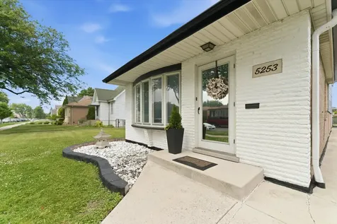 5253 South Moody Avenue Chicago IL 60638