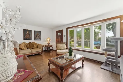 5253 South Moody Avenue Chicago IL 60638
