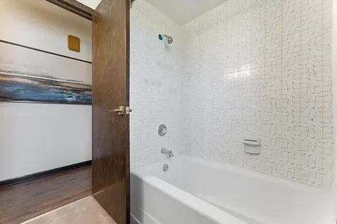 5253 South Moody Avenue Chicago IL 60638