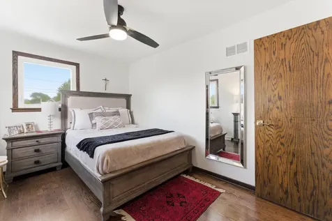 5253 South Moody Avenue Chicago IL 60638