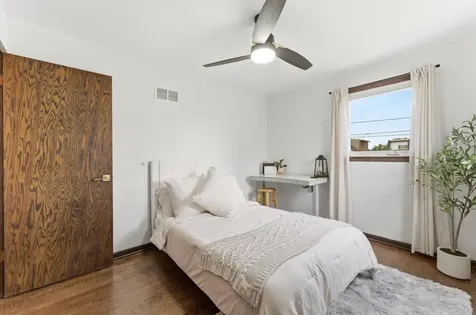 5253 South Moody Avenue Chicago IL 60638