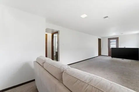 5253 South Moody Avenue Chicago IL 60638