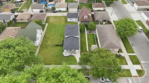 5253 South Moody Avenue Chicago IL 60638