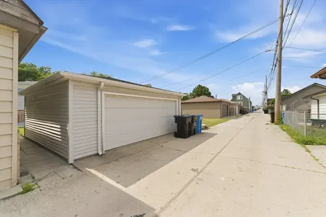 5253 South Moody Avenue Chicago IL 60638