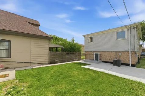 5253 South Moody Avenue Chicago IL 60638