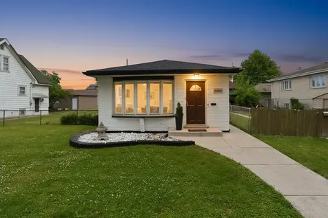 5253 South Moody Avenue Chicago IL 60638