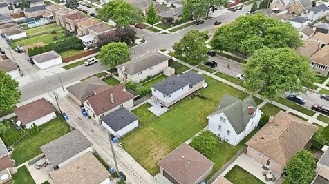 5253 South Moody Avenue Chicago IL 60638