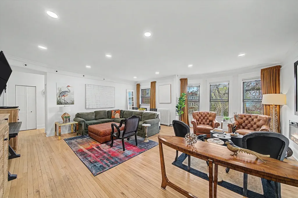 1200 West Sherwin Avenue Chicago IL 60626