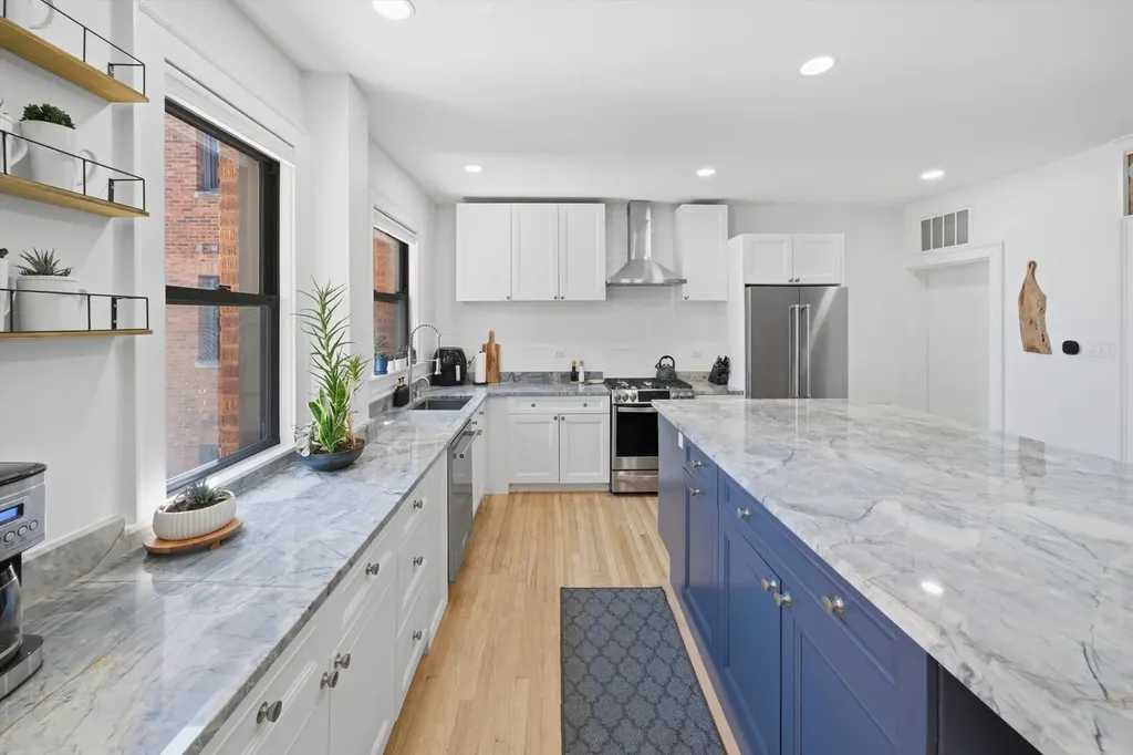 1200 West Sherwin Avenue Chicago IL 60626