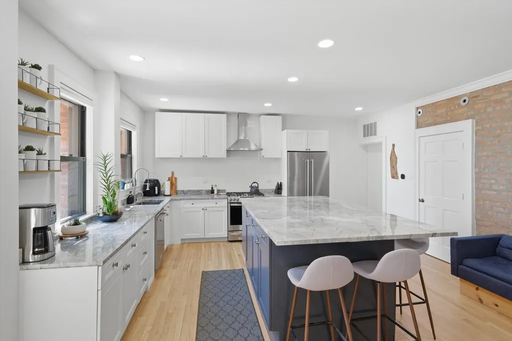 1200 West Sherwin Avenue Chicago IL 60626