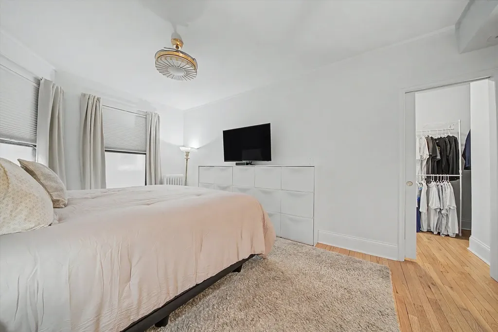 1200 West Sherwin Avenue Chicago IL 60626