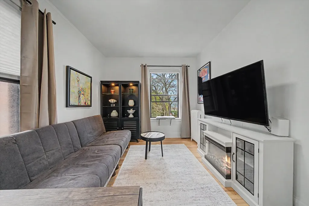 1200 West Sherwin Avenue Chicago IL 60626